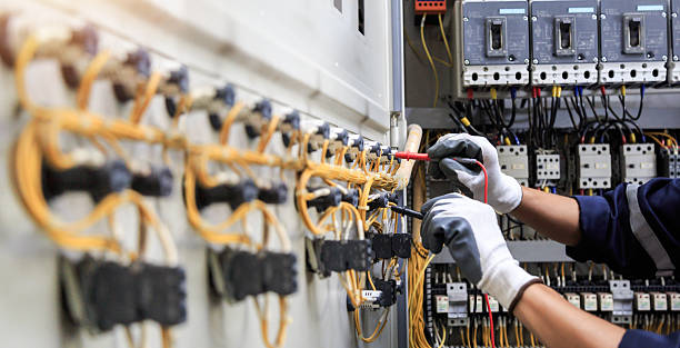 Professional Electrician technician working in Roseland, OH
